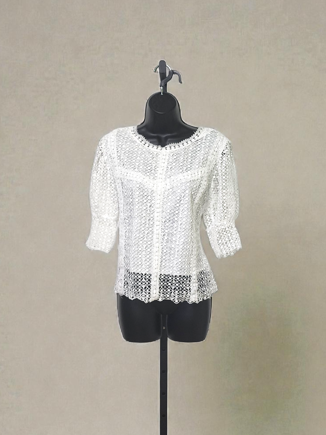 Blusa manga 3/4, toda encaje.