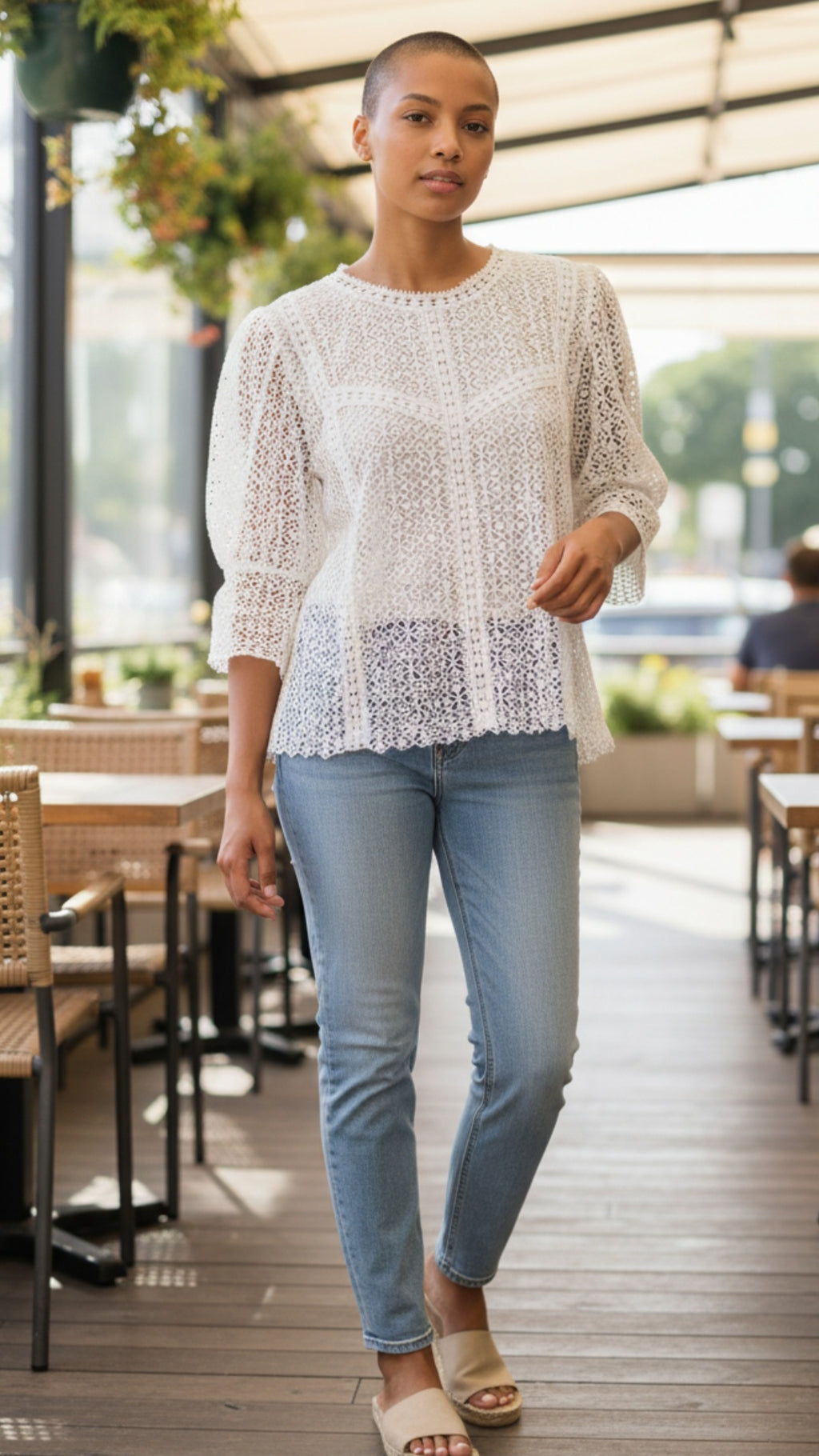 Blusa manga 3/4, toda encaje.