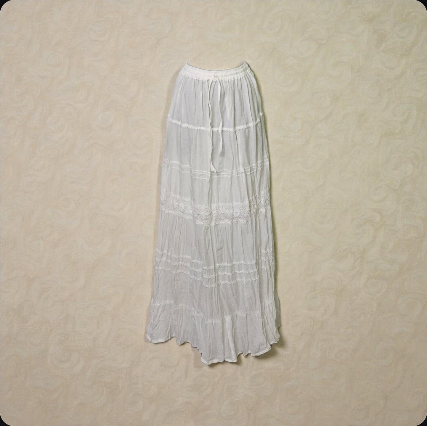 Falda blanca con encajes