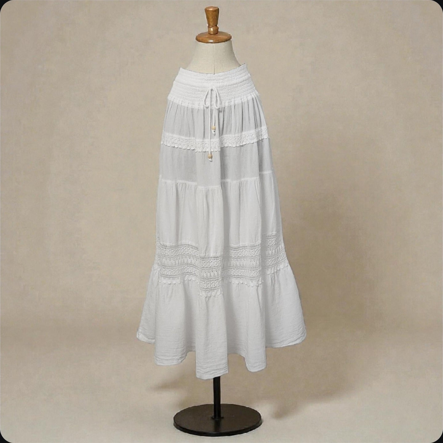 Falda blanca faja elástico con encaje